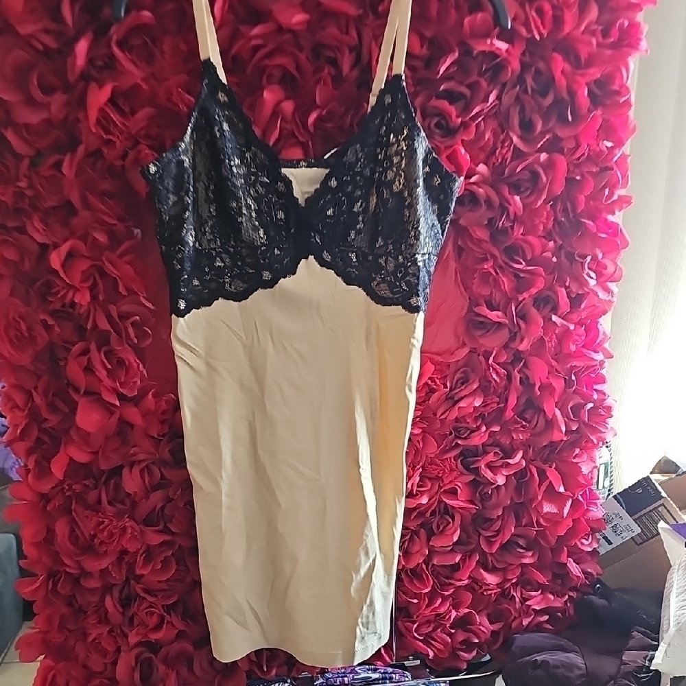 Skweez Cout Women's Elegant Black and Cream Lace Slip Dress Size Large Like New